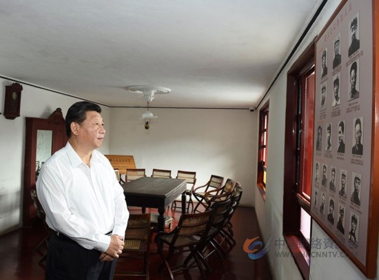 2015年6月16日，习近平在遵义会议会址参观。