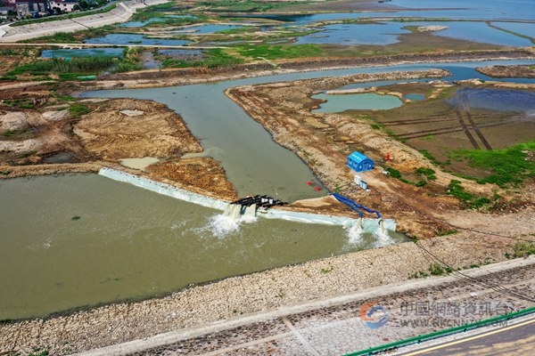 固城湖碧水桥河口补水现场。南京水务局供图