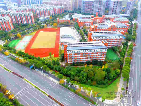 2002年以来，新成立的南京市建邺高级中学等一批学校已成为高品质教育的代表。建宣摄   