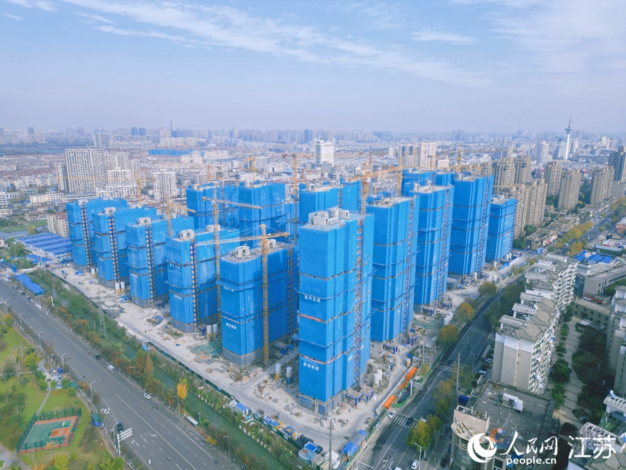 江苏南通首个城市更新回迁安置项目封顶。人民网记者 王继亮摄