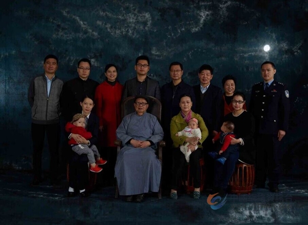 老人全家福。图片来自侵华日军南京大屠杀遇难同胞纪念馆微信公众号