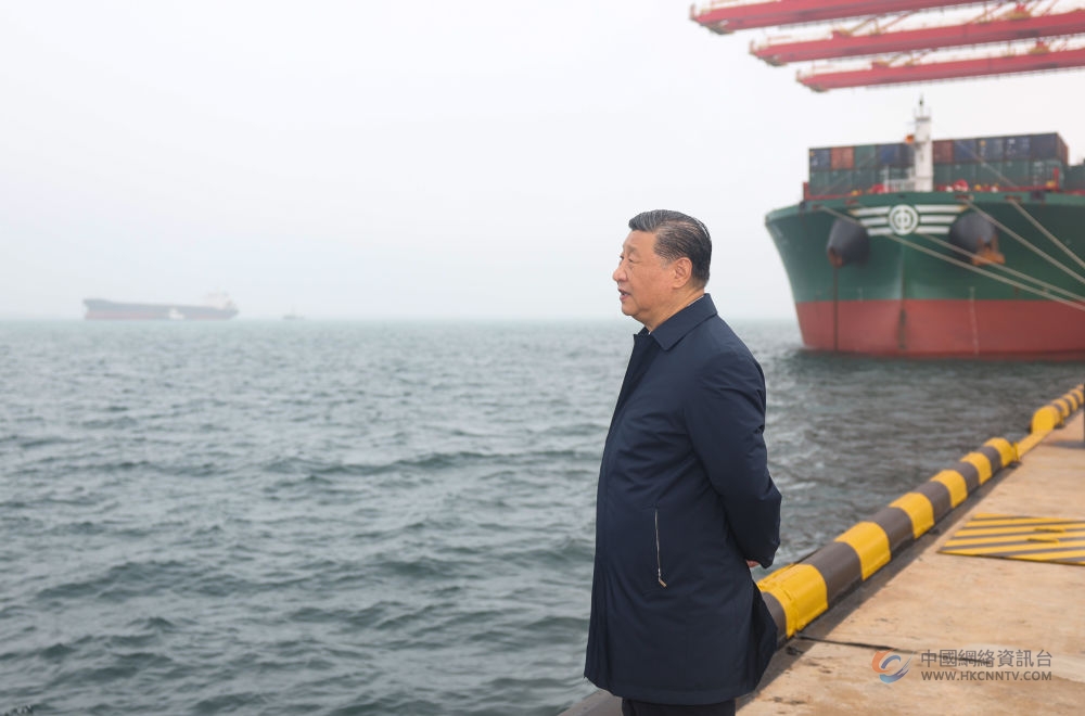2024年5月22日下午，习近平总书记在日照港考察。新华社记者 鞠鹏 摄