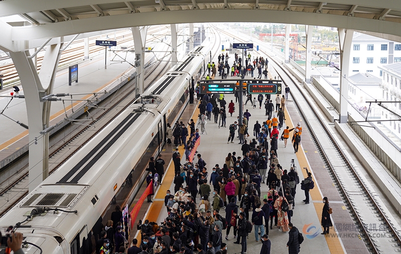 2022年1月8日，杭绍台高铁开通现场。秦文摄