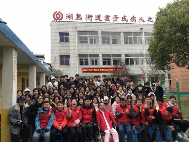 春风十里不如学雷锋的你，百名晓庄学子为残疾孩子手绘居室