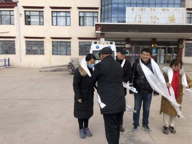 苏州九龙医院援藏医生联手当地医院成功开展今年第一例剖宫产手术