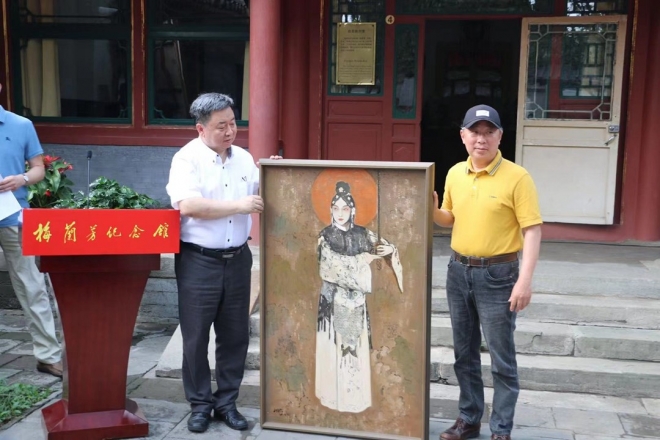 经典名剧《霸王别姬》创排100周年，苏州艺术家捐赠梅兰芳油画作品