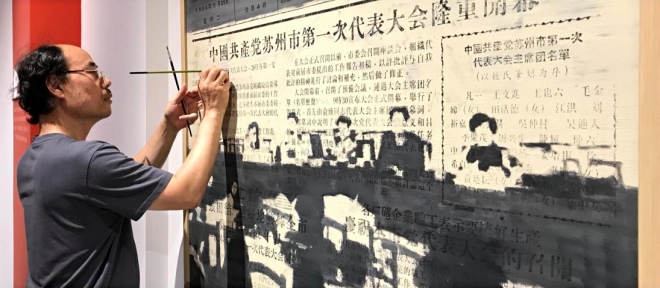 “旧报纸”再现重大历史场景，潘道生油画作品展在苏州举行
