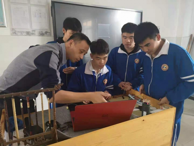 苏州举行特殊入党仪式，“聋哑人导师”坚守“无声信念”终圆梦