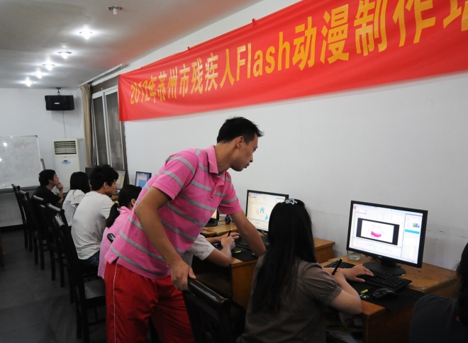苏州举行特殊入党仪式，“聋哑人导师”坚守“无声信念”终圆梦