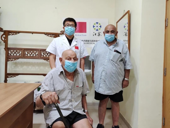 马耳他父子同受疼痛折磨，吴门中医巧妙施针缓解病症