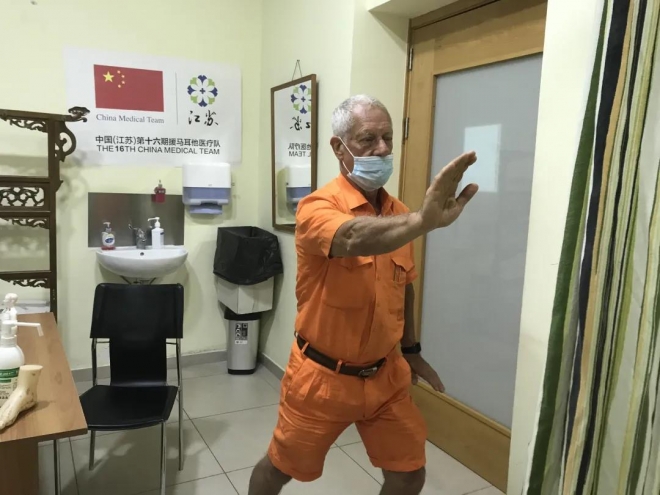 马耳他古稀老者痴迷吴门中医，自学8年成“中医通”