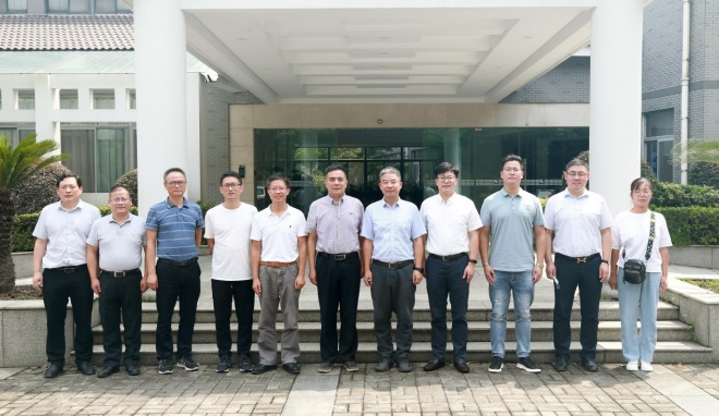 江苏乾宝生物科技携手苏州太湖书院向常熟理工学院捐赠消毒液