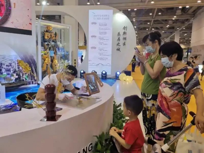 打卡苏州创博会吴江展馆，体验数字人民币创新消费