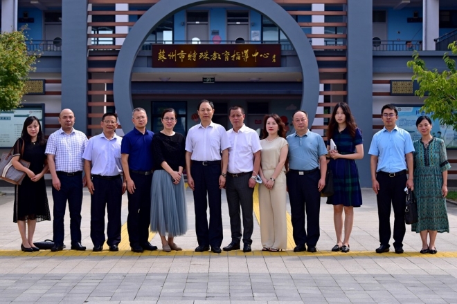 苏州市残联携手爱心企业走访慰问特教园丁