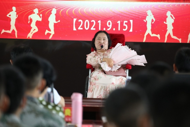 分享励志故事，传递人生感悟！苏州市残疾人自强模范走进军营