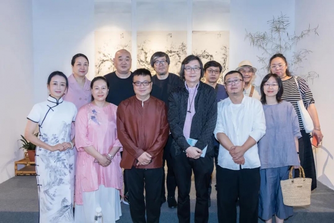 林海钟作品展亮相苏州金鸡湖畔