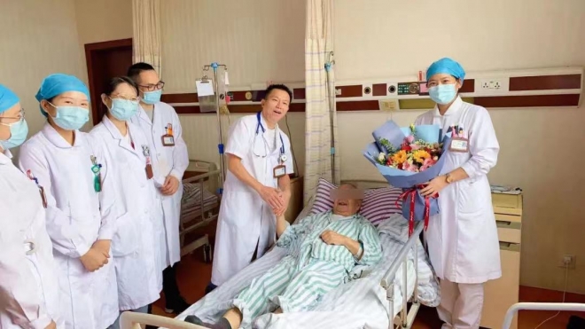 苏州八旬独居老人病情危重，医护人员悉心治疗助其平安脱困