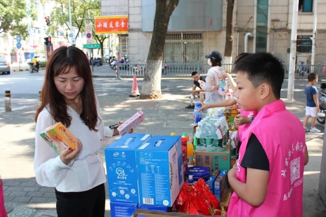 苏州吴中城管开展“童心向党”小城管训练营活动