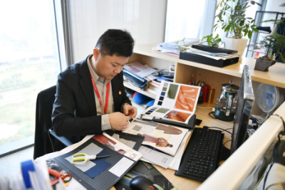 红豆“庆百年 报党恩 争先锋”| 红豆股份党员先锋李梁：匠心出良品