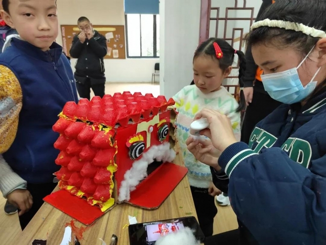 苏州相城青少年变废为宝，欢欢乐乐舞狮闹元宵