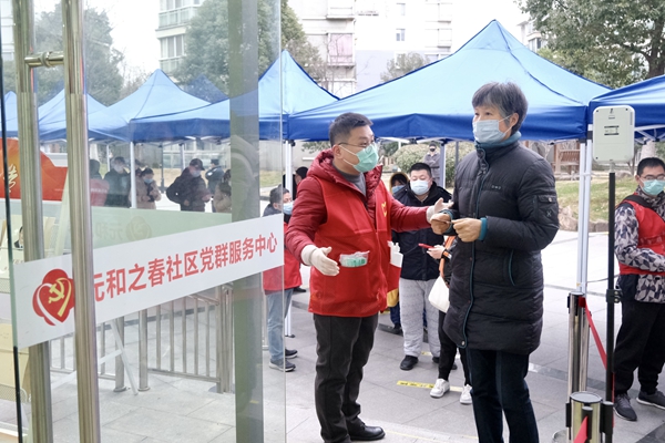 苏州轨道交通集团党员团员志愿者积极参与一线防疫服务