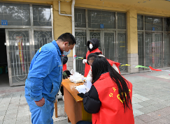 严防死守，红豆“红马甲”在行动
