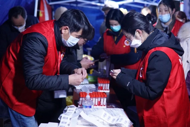 苏州轨道集团领导带队深入一线专项督查疫情防控工作