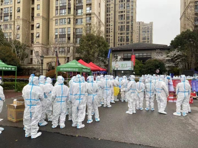 苏州一护士回自家小区采样，3岁儿子隔空为其暖心加油