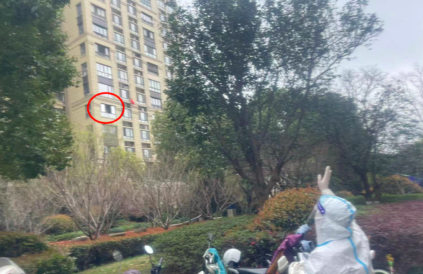 苏州一护士回自家小区采样，3岁儿子隔空为其暖心加油