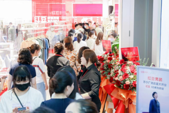 双店开业轰动锡城！红豆开启舒适男装新时代