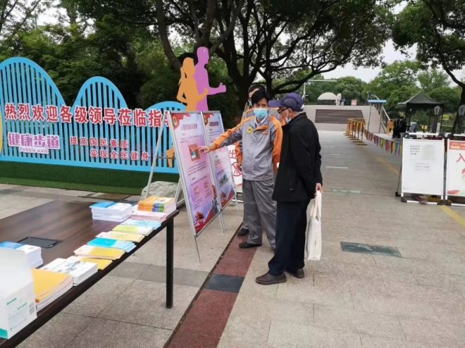 苏州张家港市人防办开展“5.12防灾减灾日”宣传活动