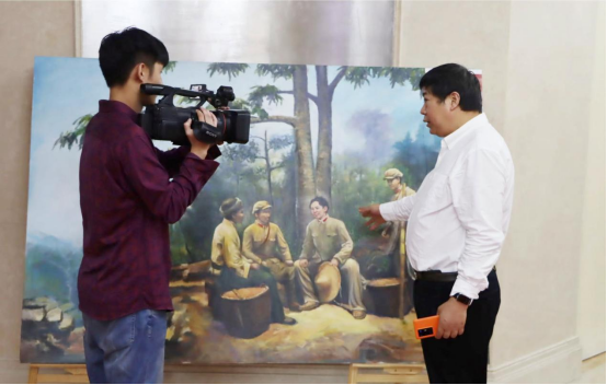百幅作品再现百年光辉历程，红色经典油画展顺利开幕