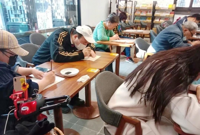 感受传统文化魅力，苏州寒香会社举办桃花坞木版年画培训活动