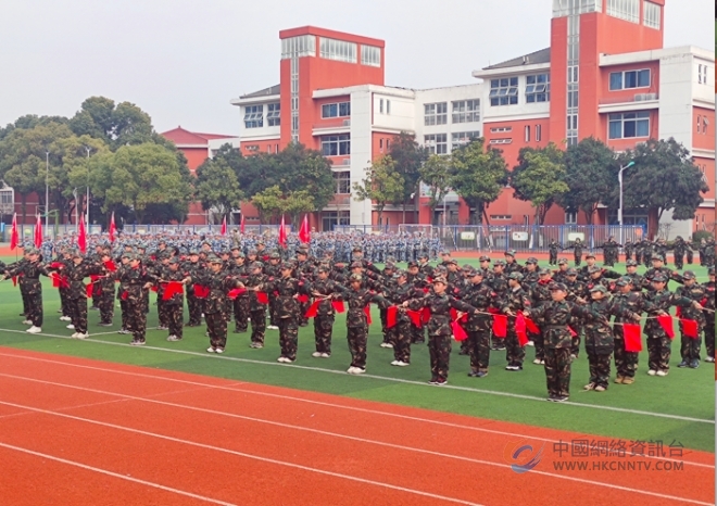 无锡一小学开展国防教育课 让学生体验军营作风