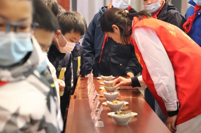 近距离感受中医魅力，苏州市中医医院“悠悠百草情 岐黄校园行”走进相城小学
