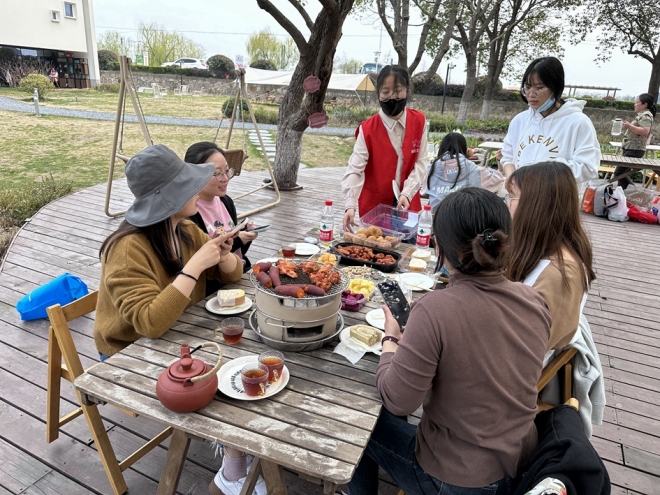 致敬她力量,奋发新征程!白洋湾街道开展妇女节系列活动