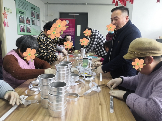 多元工疗，助力康复！苏州相城区黄桥街道康复驿站打造向日葵手工工作坊 
