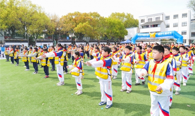 场景与体验式科普进校园，沧浪街道社工站开展关爱儿童交通安全公益活动