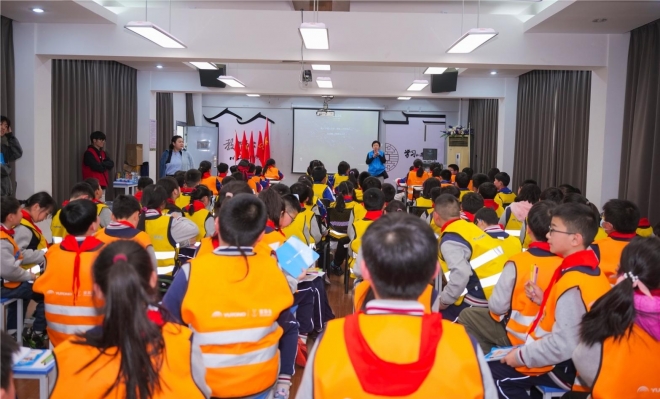 场景与体验式科普进校园，沧浪街道社工站开展关爱儿童交通安全公益活动