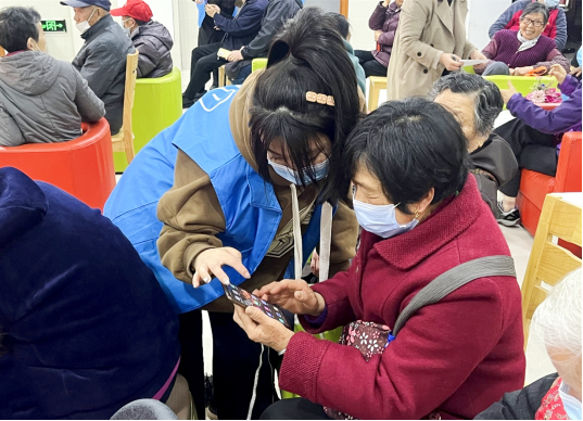 苏州经贸学院“智慧助老、老友所乐”系列公益培训走进社区