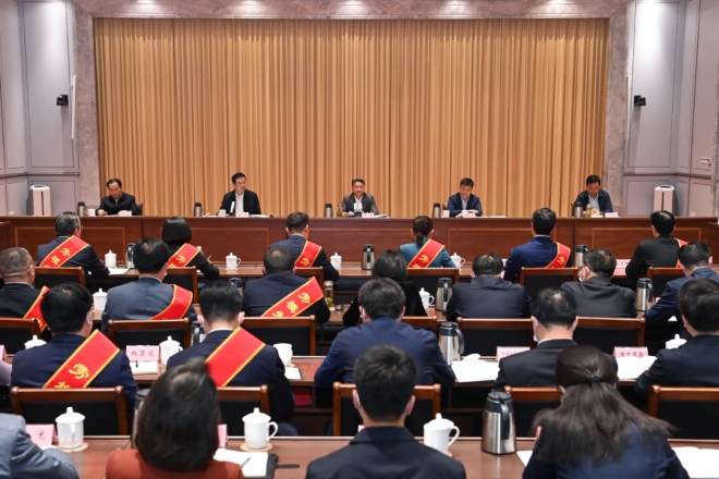 弘扬劳模精神劳动精神工匠精神 为中国式现代化盐城新实践注入澎湃动能 弘扬劳模精神劳动精神工匠精神 为中国式现代化盐城新实践注入澎湃动能