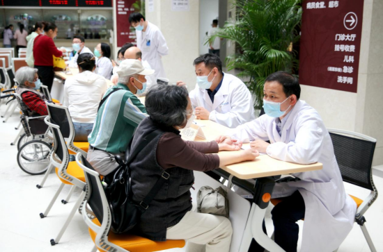 同“心”护佑生命健康，苏州市中医医院携手西苑医院开展义诊活动