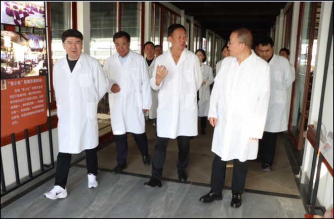 新疆畜牧兽医局党组书记王春光一行赴江苏乾宝牧业考察