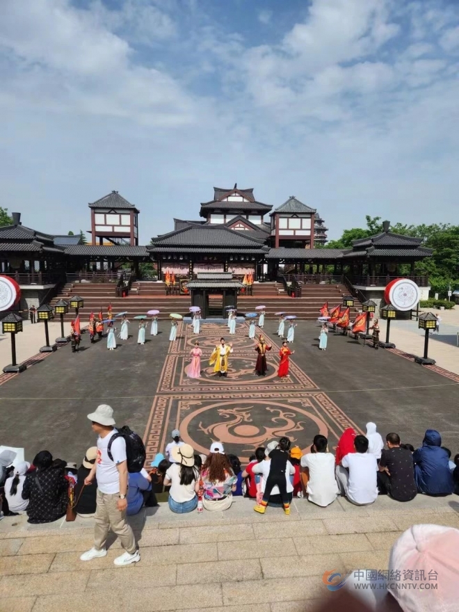 第74届全国建筑机械交易会暨 中华建设机械商会二届五次会议隆重举行