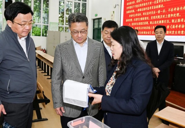 周斌察看盐城市高考准备工作：周密部署暖心服务营造良好环境 让考生能发挥最好水平考出最佳成绩