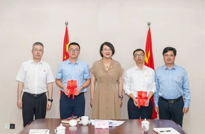 苏州轨道集团召开第五批市派驻村第一书记欢送会