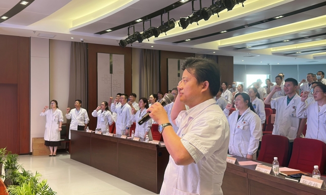 勇担健康使命，铸就时代新功！苏州市中医医院召开医师节表彰大会