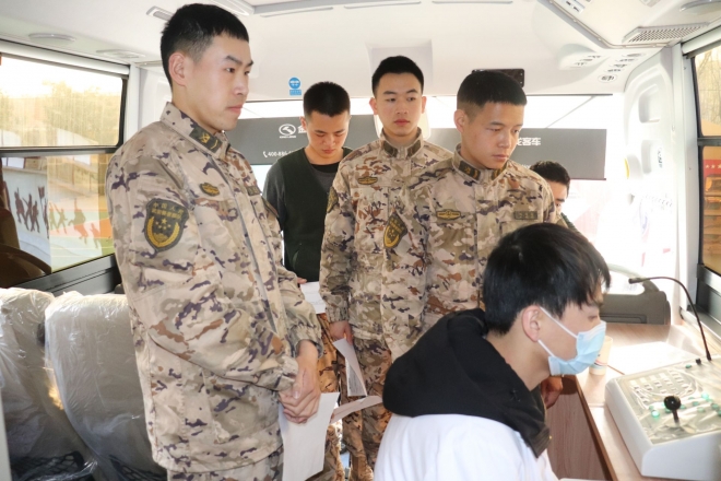 滨海：移动体检车开进驻地军营送健康