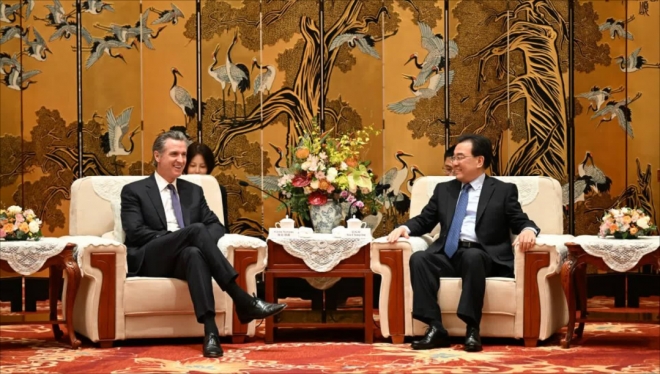 江苏省委书记信长星在盐城会见美国加利福尼亚州州长纽森