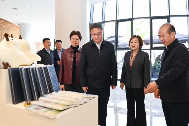 周斌调研文化传承发展工作时强调：更好担负起新时代新的文化使命